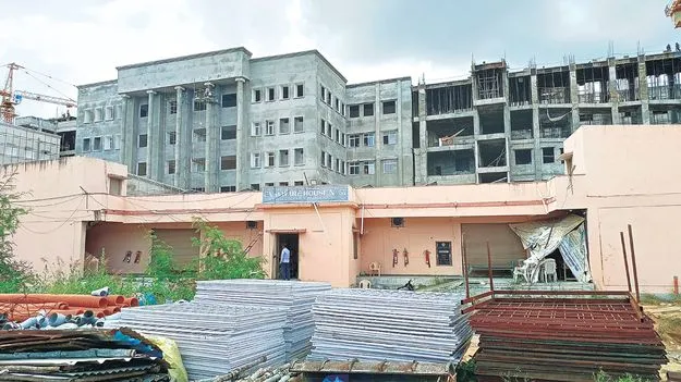 తొలగుతున్న అడ్డంకులు