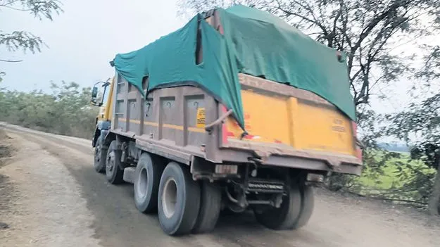 అతి వేగం.. అతి లోడు