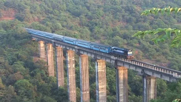 Railways: సొరంగాలు, వంతెనలపై రైళ్లు నెమ్మదిగా వెళతాయి.. ఇలా ఎందుకో తెలుసా