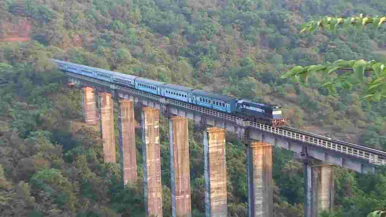 Railways: సొరంగాలు, వంతెనలపై రైళ్లు నెమ్మదిగా వెళతాయి.. ఇలా ఎందుకో తెలుసా