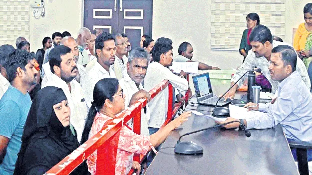 అర్జీలను సత్వరమే పరిష్కరించాలి