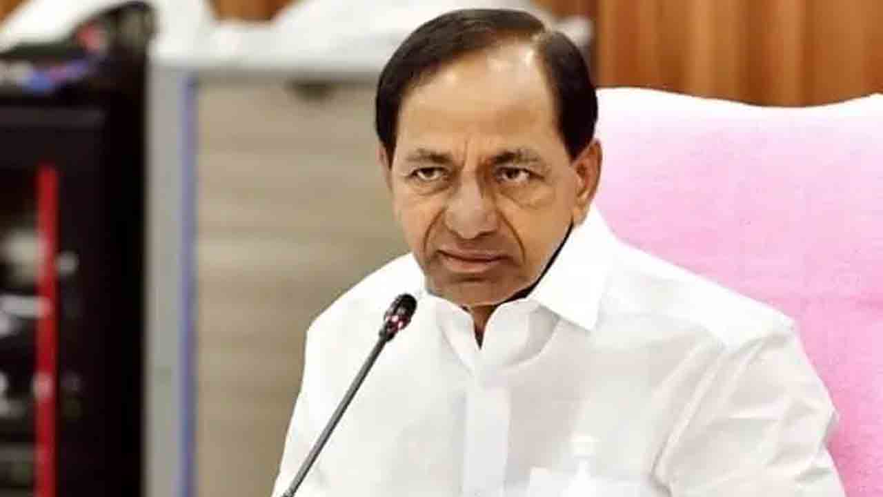 KCR Bform to Maganti Sunitha: మాగంటి సునీతకు బీఫాం ఇచ్చిన బీఆర్ఎస్ అధినేత కేసీఆర్