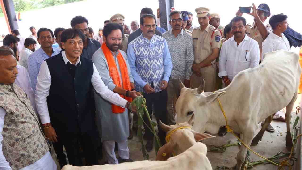 తుర్కపల్లిలో గోశాల, వెటర్నరీ ఆస్పత్రిని ప్రారంభించిన గవర్నర్, కేంద్రమంత్రి
