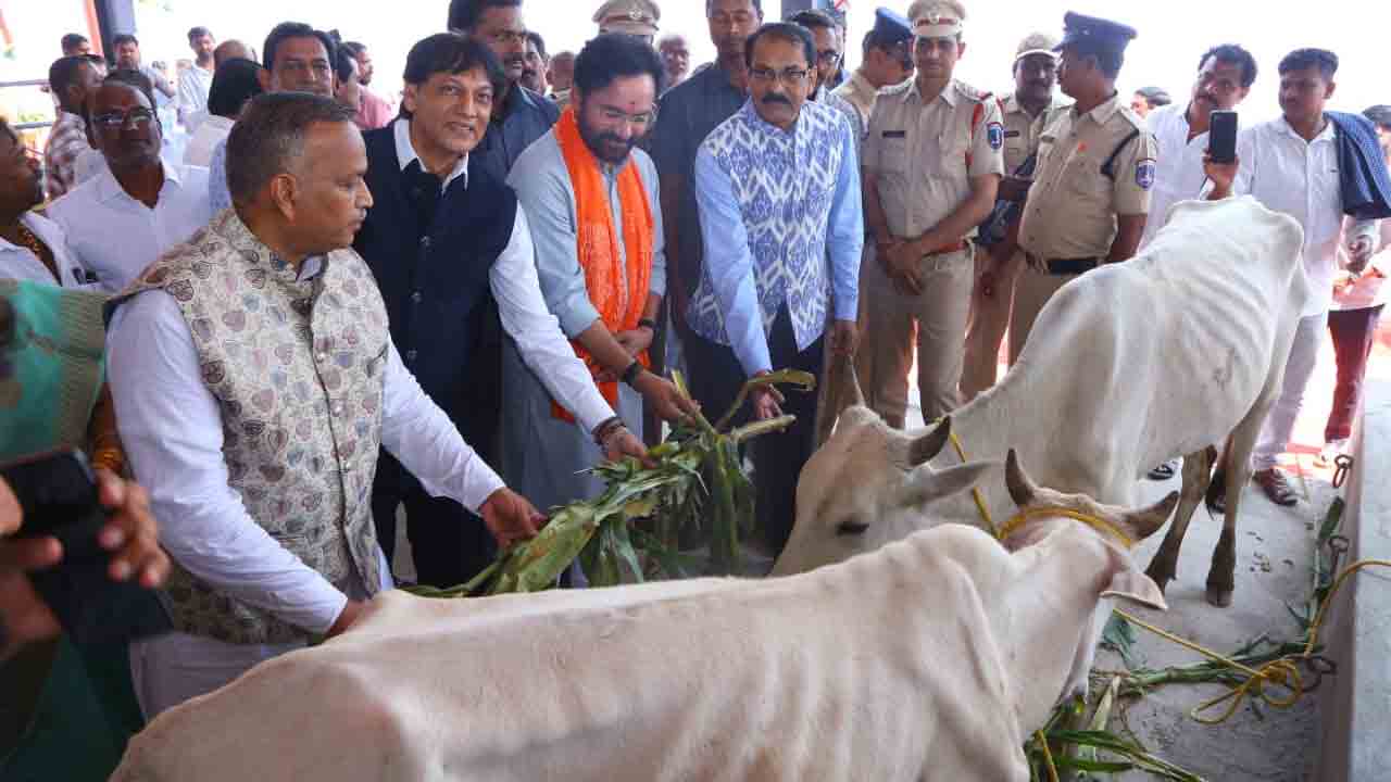 తుర్కపల్లిలో గోశాల, వెటర్నరీ ఆస్పత్రిని ప్రారంభించిన గవర్నర్, కేంద్రమంత్రి