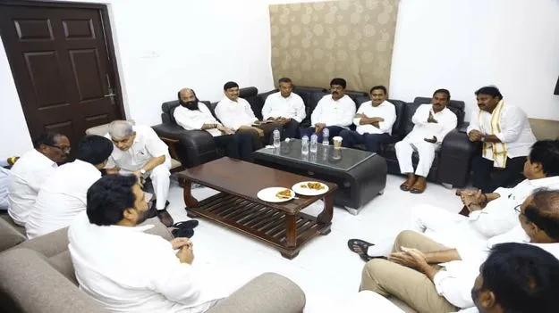 సమష్టిగా సమరం