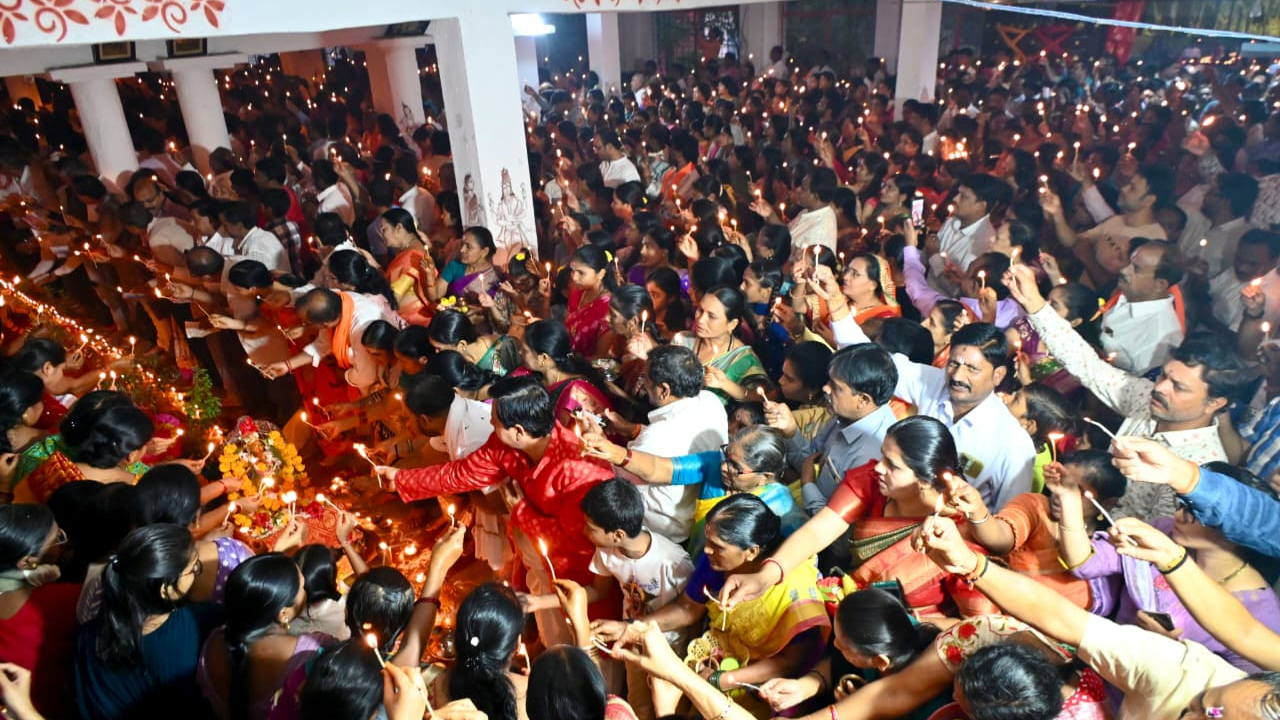 Adilabad: దేదీప్యమానంగా కార్తీక పౌర్ణమి వేడుకలు