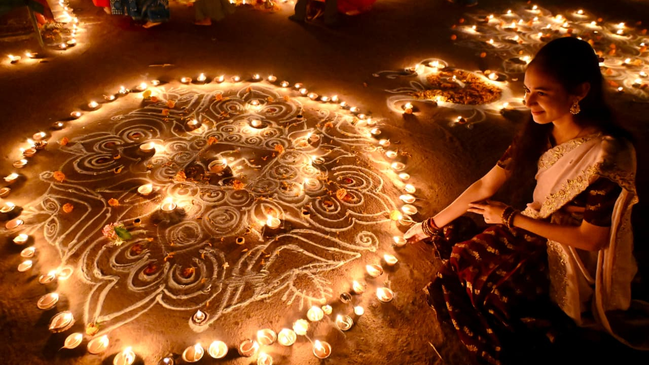 Adilabad: దేదీప్యమానంగా కార్తీక పౌర్ణమి వేడుకలు