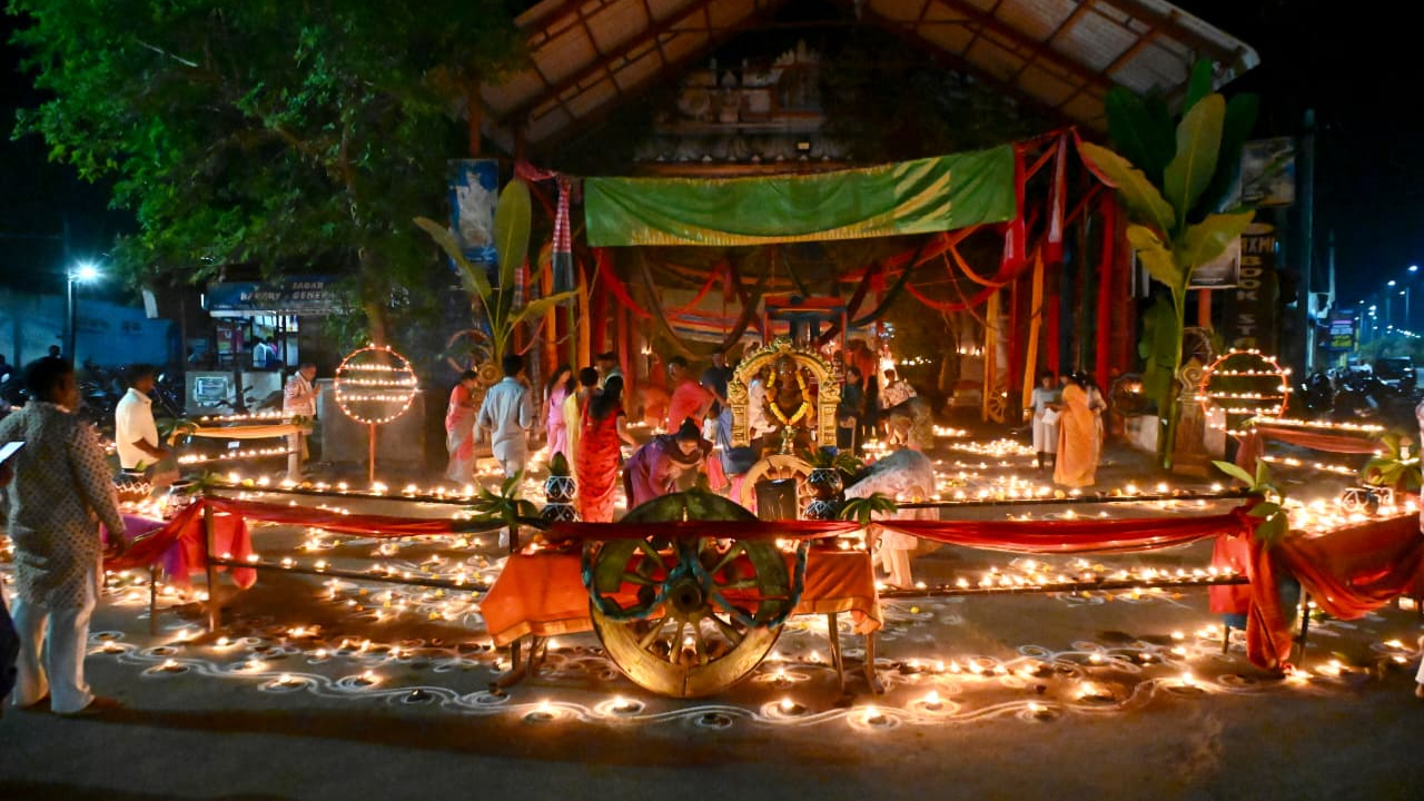 Adilabad: దేదీప్యమానంగా కార్తీక పౌర్ణమి వేడుకలు