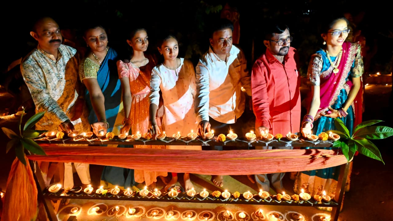 Adilabad: దేదీప్యమానంగా కార్తీక పౌర్ణమి వేడుకలు