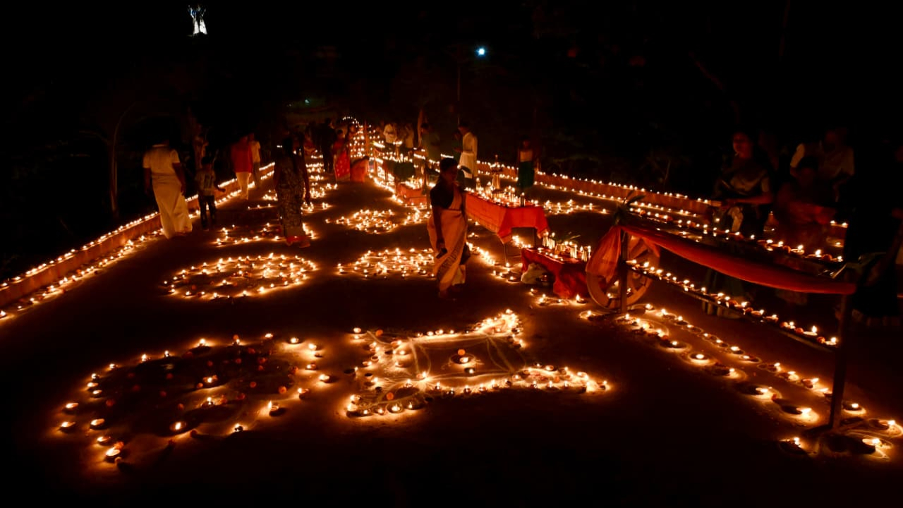 Adilabad: దేదీప్యమానంగా కార్తీక పౌర్ణమి వేడుకలు