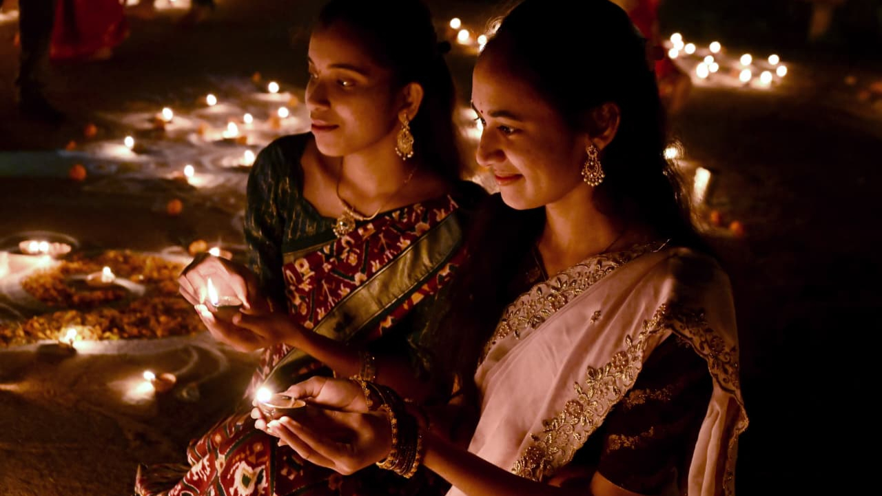 Adilabad: దేదీప్యమానంగా కార్తీక పౌర్ణమి వేడుకలు