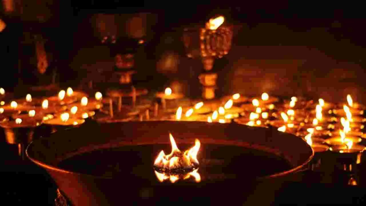 Karthika Pournami: ఇంతకీ కార్తీక పౌర్ణమి ఎప్పుడు? ఆ రోజు ఏం చేయాలి.. ?