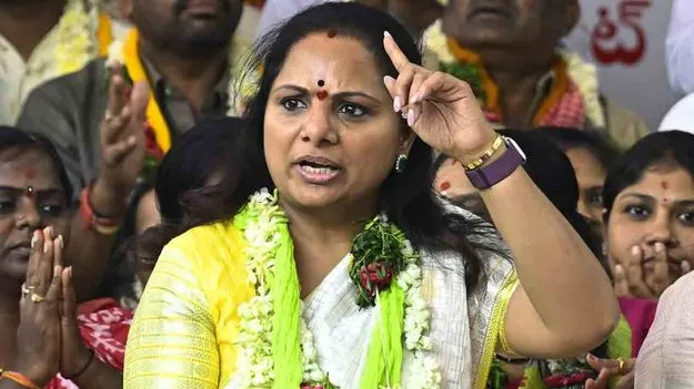 Kalvakuntla kavitha slams congress: జాగృతిలో చేరడమంటే.. బతుకమ్మ ఆడినట్లు ఉంటుంది