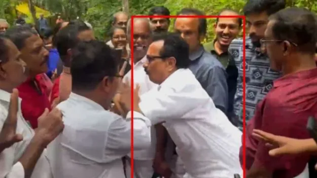 KP Mohanan Manhandled: కేరళ ఎమ్మెల్యేపై స్థానికుల ఆగ్రహం.. అంగన్‌వాడీ కేంద్ర ప్రారంభోత్సవానికి వెళితే.. 