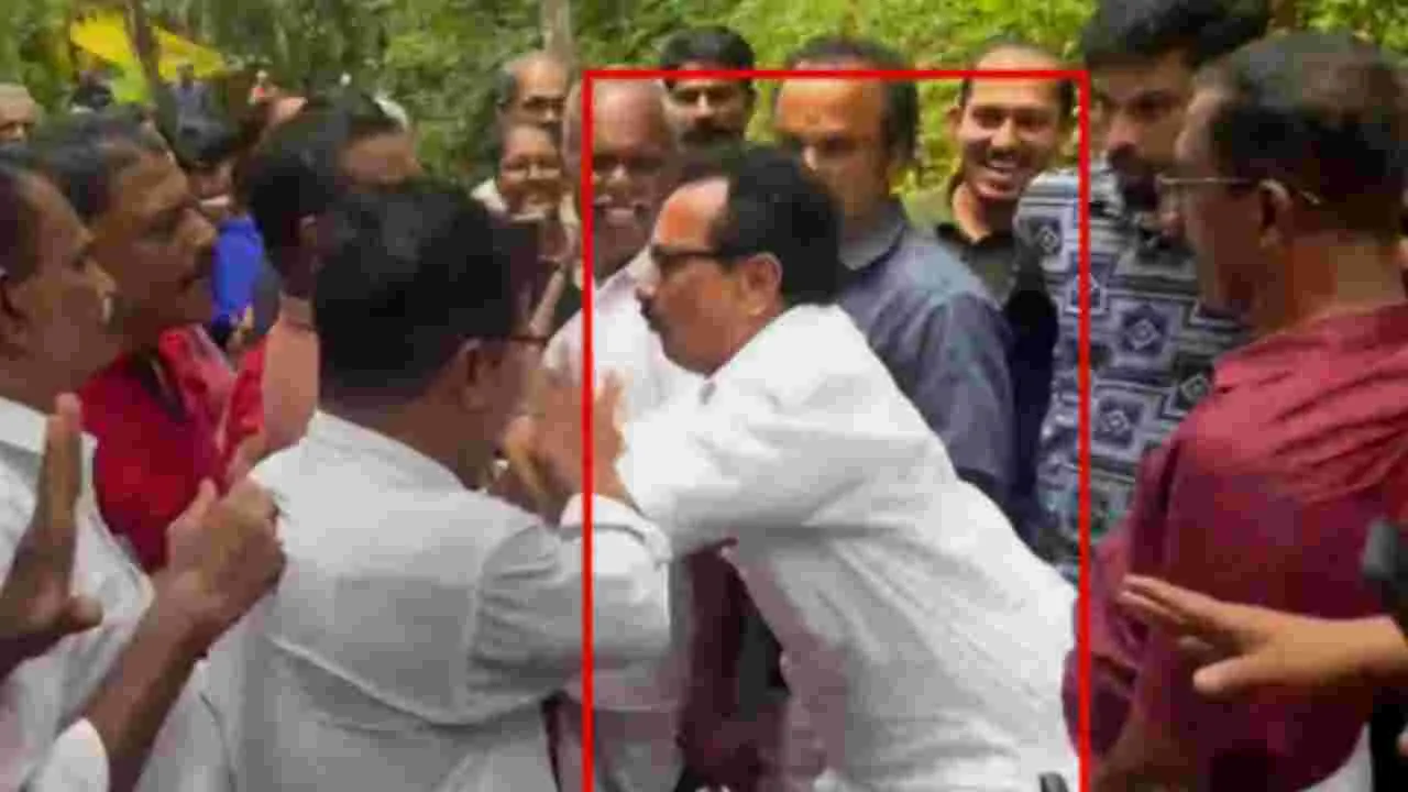 KP Mohanan Manhandled: కేరళ ఎమ్మెల్యేపై స్థానికుల ఆగ్రహం.. అంగన్‌వాడీ కేంద్ర ప్రారంభోత్సవానికి వెళితే..