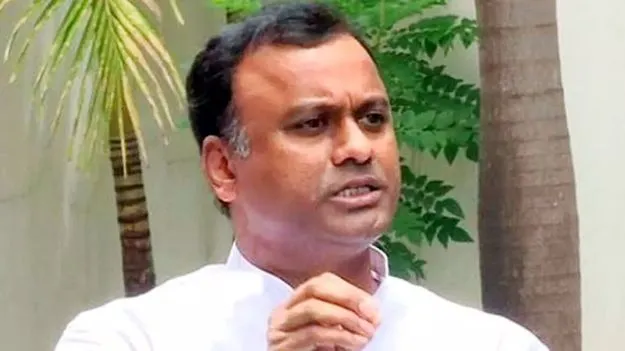 Komatireddy Rajagopal Reddy: ఎమ్మెల్యే కోమటిరెడ్డి రాజగోపాల్ రెడ్డిని కలిసిన RRR భూ నిర్వాసితులు