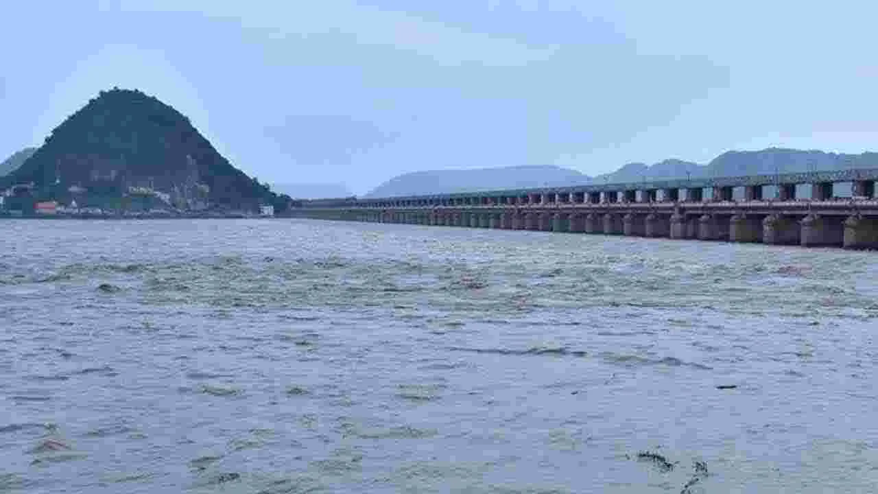 Krishna And Godavari Rivers: నిలకడగా కృష్ణా, గోదావరి నదుల వరద ప్రవాహం