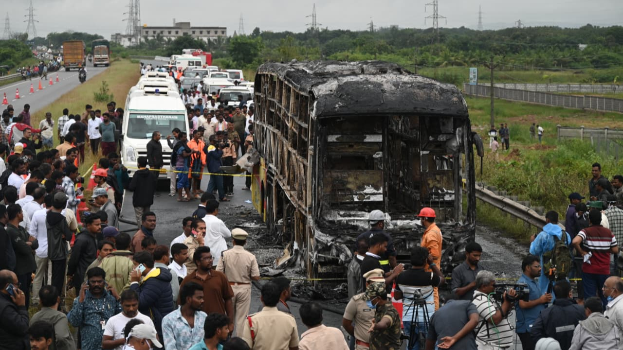 Kaveri Kurnool Bus Accident: దారుణం.. సజీవదహనమయిన 20 మంది.!
