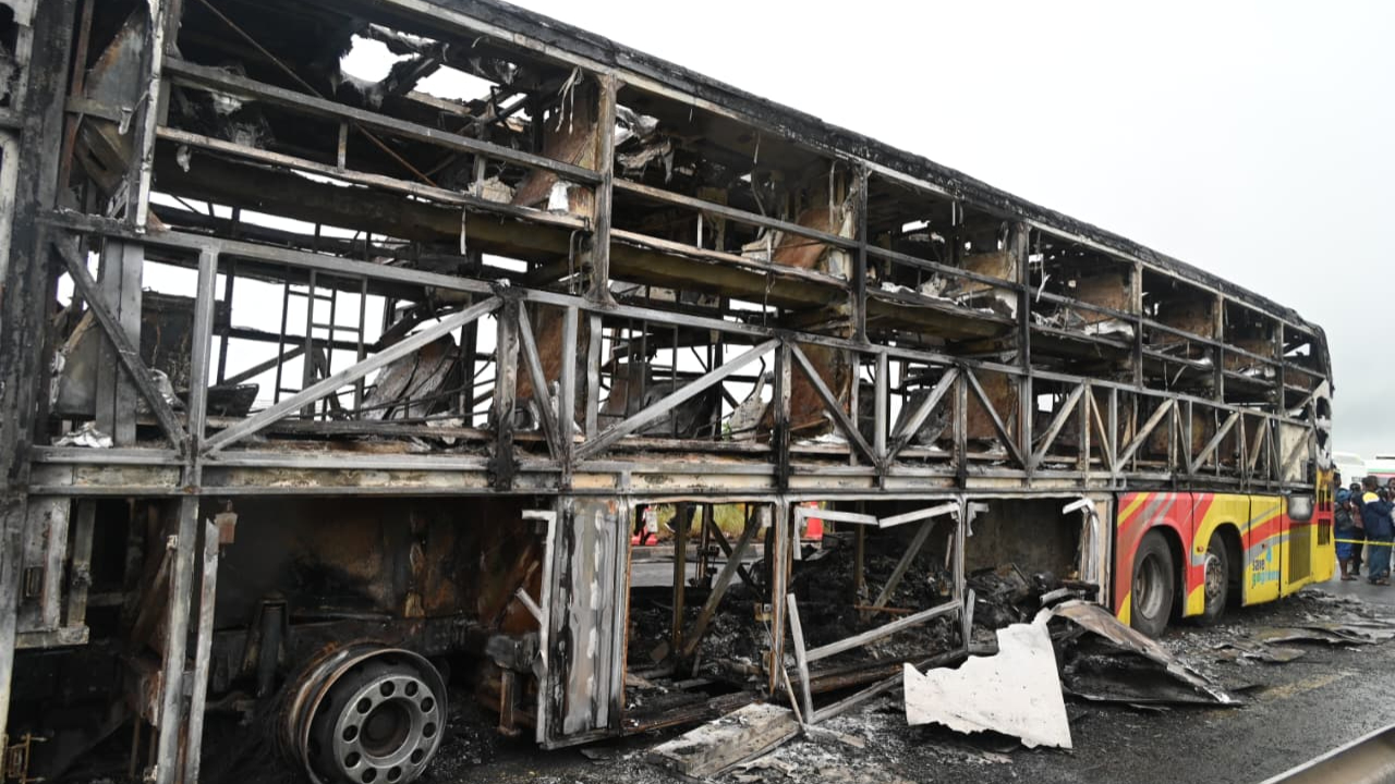 Kaveri Kurnool Bus Accident: దారుణం.. సజీవదహనమయిన 20 మంది.!