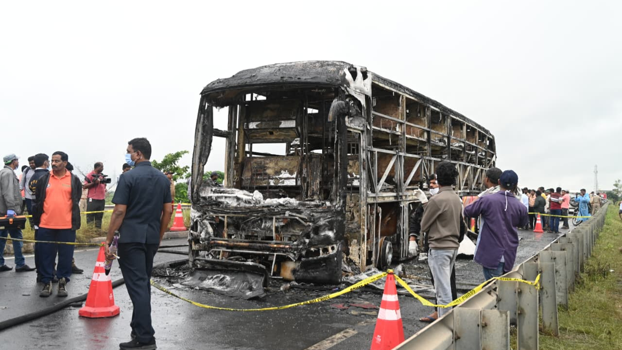 Kaveri Kurnool Bus Accident: దారుణం.. సజీవదహనమయిన 20 మంది.!