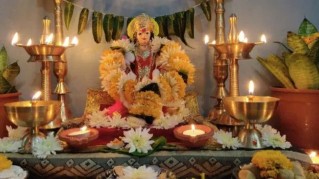 Tulasi Remedies on Diwali: లక్ష్మీ కటాక్షం కావాలా.. దీపావళి రోజు ఇలా చేయండి