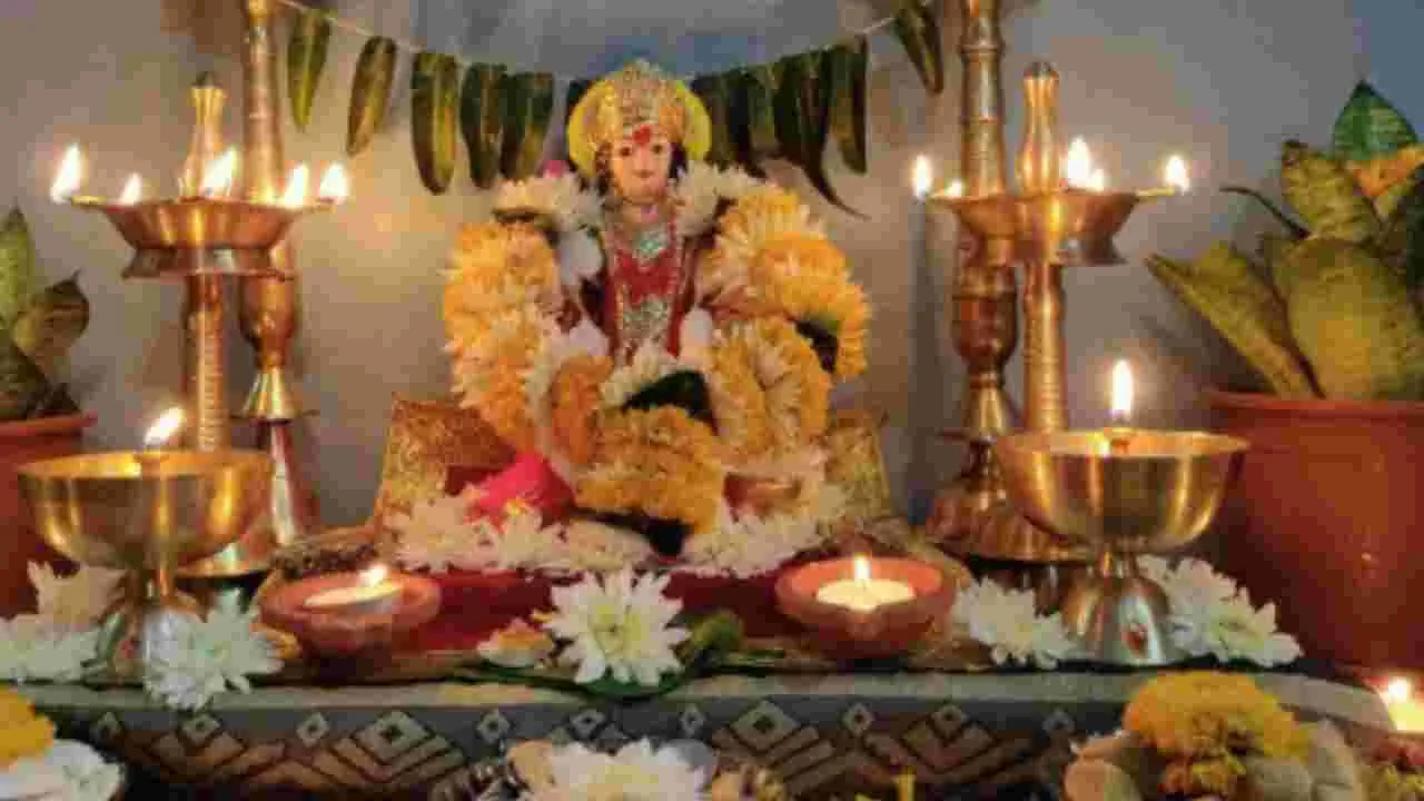 Tulasi Remedies on Diwali: లక్ష్మీ కటాక్షం కావాలా.. దీపావళి రోజు ఇలా చేయండి