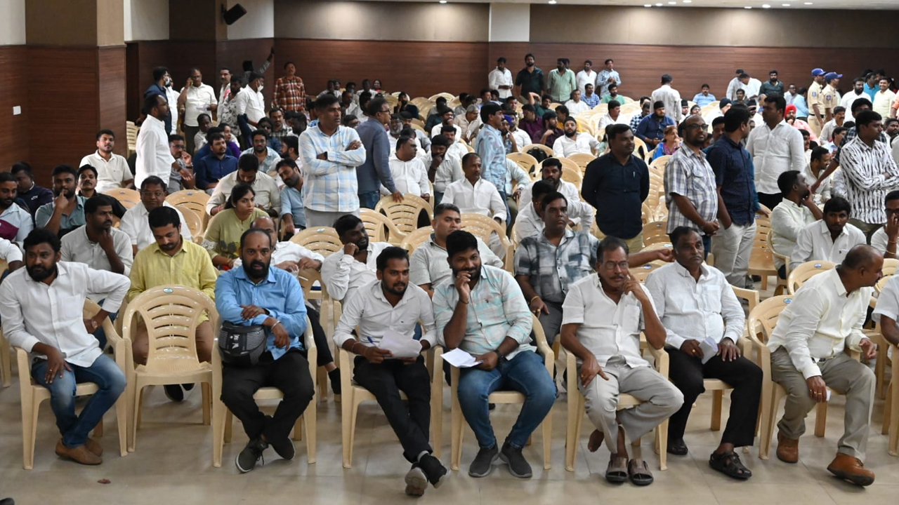 హైదరాబాద్ జిల్లా కలెక్టర్ దాసరి హరిచందన ఆధ్వర్యంలో జంట నగరాల్లోని మద్యం దుకాణాల లక్కీ డ్రా..