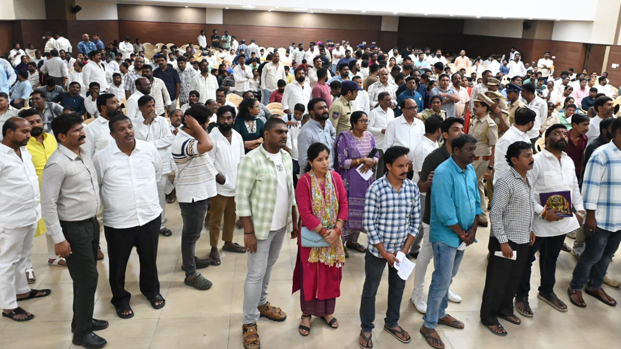 హైదరాబాద్ జిల్లా కలెక్టర్ దాసరి హరిచందన ఆధ్వర్యంలో జంట నగరాల్లోని మద్యం దుకాణాల లక్కీ డ్రా..