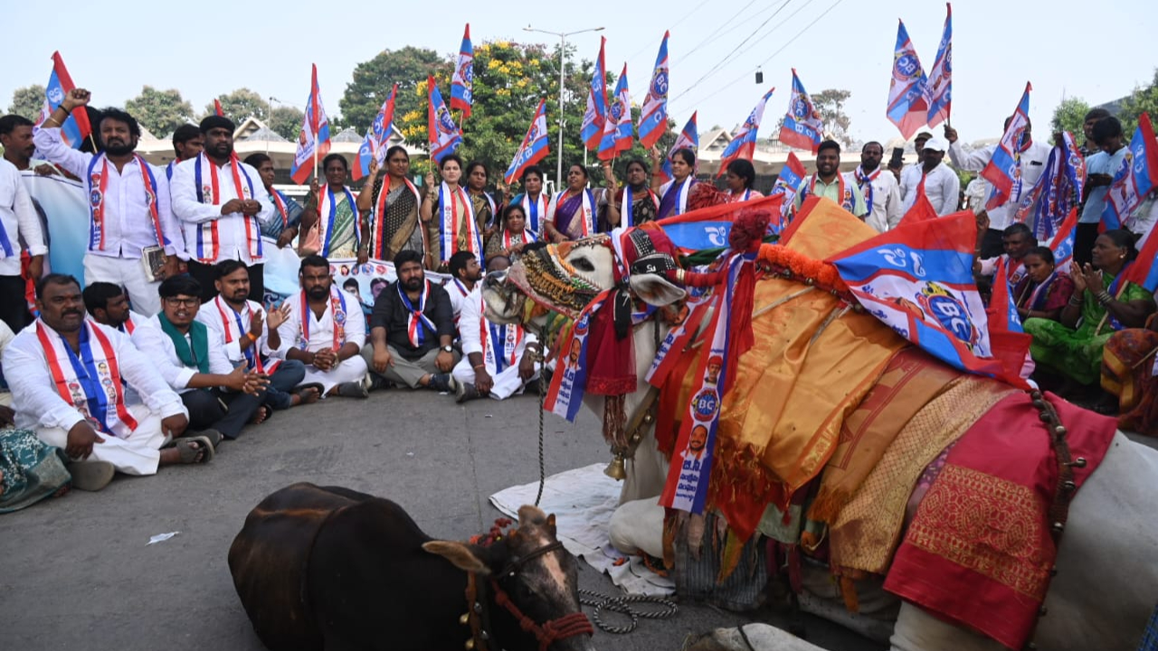 BC Bandh MGBS Impact: బీసీ బంద్‌.. బస్సుల కోసం బస్టాండ్లలో జనం పడిగాపులు..