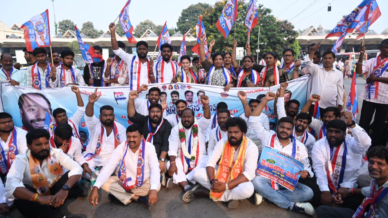  BC Bandh MGBS Impact: బీసీ బంద్‌.. బస్సుల కోసం బస్టాండ్లలో జనం పడిగాపులు..