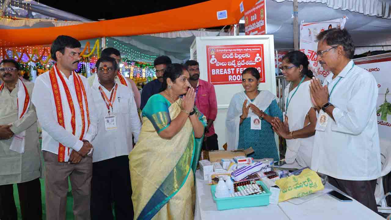 Minister Savita: విజయవాడ ఇంద్రకీలాద్రి  కనక దుర్గమ్మ అమ్మవారిని దర్శించుకున్న మంత్రి సవిత
