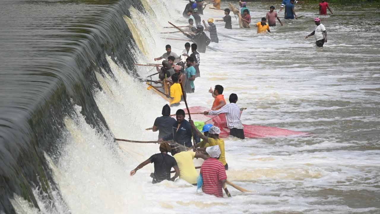 Cyclone Montha: విజయనగరం జిల్లాలో మొంథా తుఫాన్‌ ప్రభావం.. ప్రజలకి తీవ్ర ఇబ్బందులు