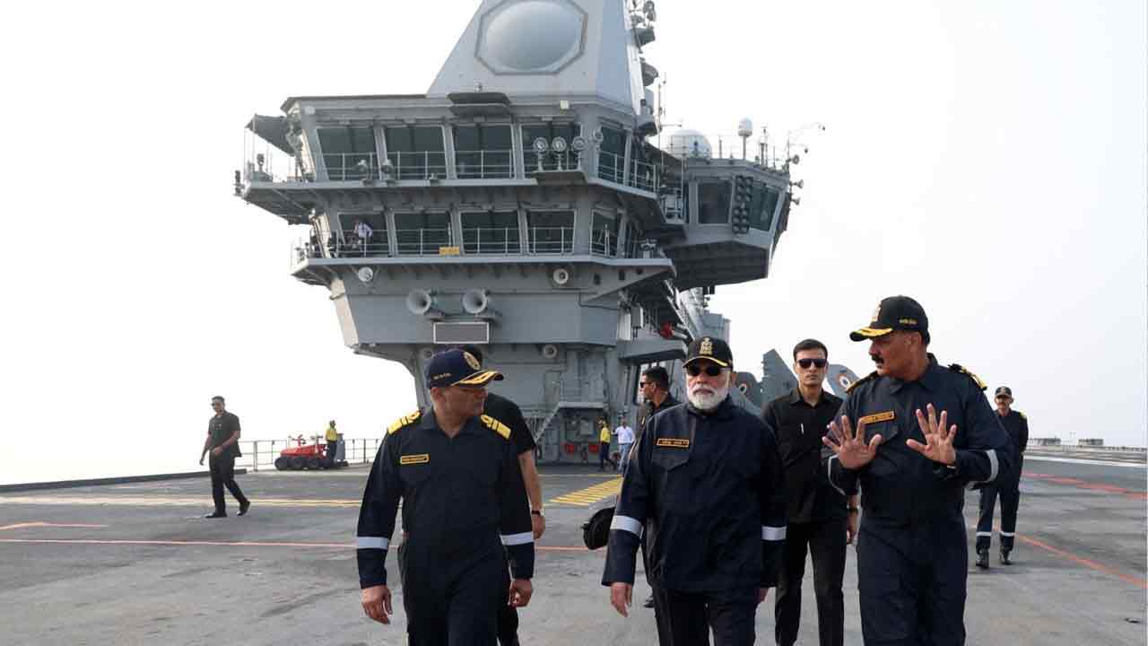 PM Modi-Diwali: ఈ పేరు వింటే పాక్‌కు వణుకే: ‘ఐఎన్‌ఎస్‌ విక్రాంత్‌’పై మోదీ దీపావళి వేడుకలు