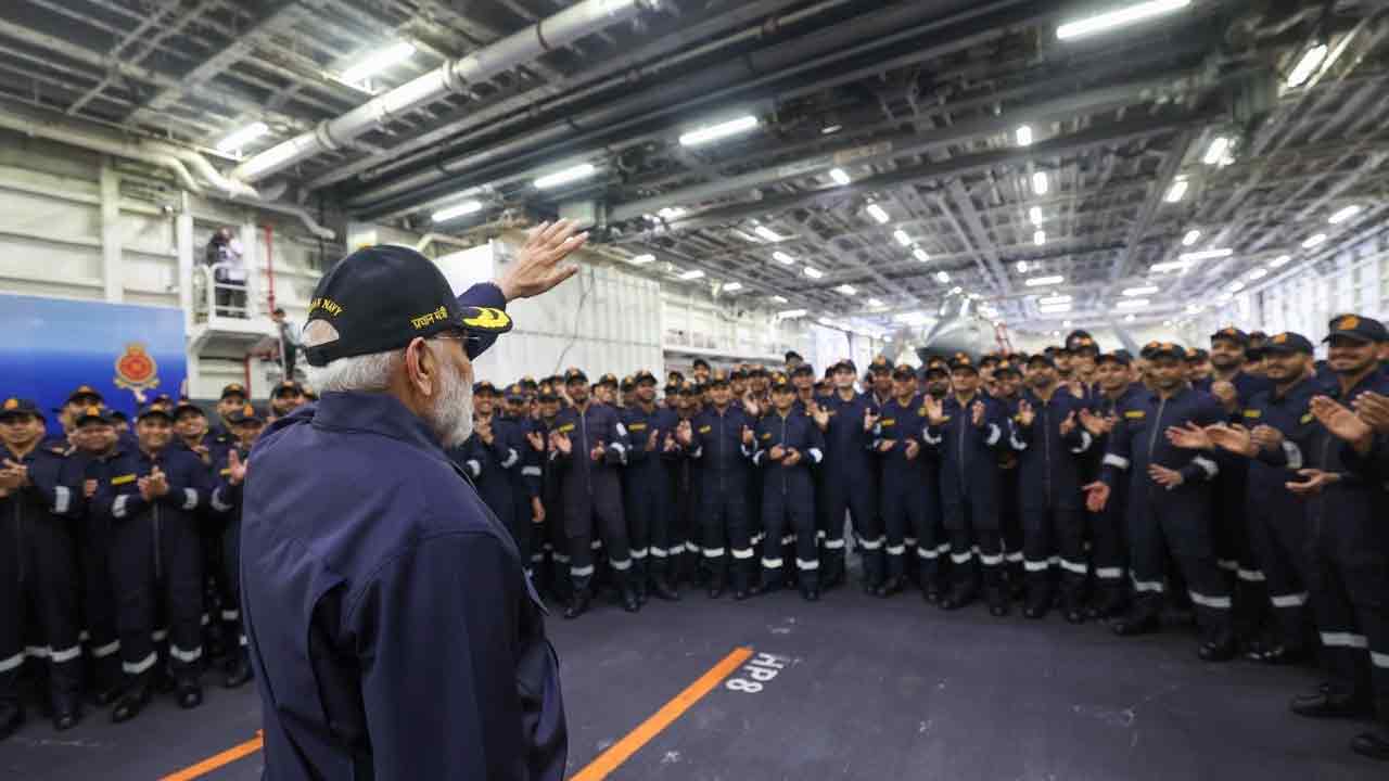 PM Modi-Diwali: ఈ పేరు వింటే పాక్‌కు వణుకే: ‘ఐఎన్‌ఎస్‌ విక్రాంత్‌’పై మోదీ దీపావళి వేడుకలు