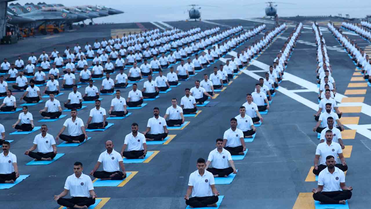 PM Modi-Diwali: ఈ పేరు వింటే పాక్‌కు వణుకే: ‘ఐఎన్‌ఎస్‌ విక్రాంత్‌’పై మోదీ దీపావళి వేడుకలు