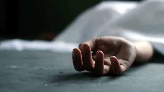 Heartbreaking Incident: ఉరేసుకున్న తల్లి.. కాపాడేందుకు 13 ఏళ్ల బాలుడి యత్నం