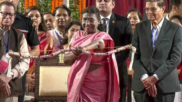 President Murmu At Red Fort Dasara: ఉగ్రవాదంపై విజయానికి ప్రతీక ఆపరేషన్ సిందూర్