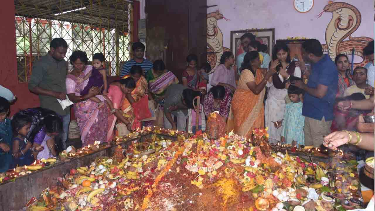  Nagula Chavithi: భక్తిశ్రద్ధలతో నాగుల చవితి.. భక్తుల ప్రత్యేక పూజలు
