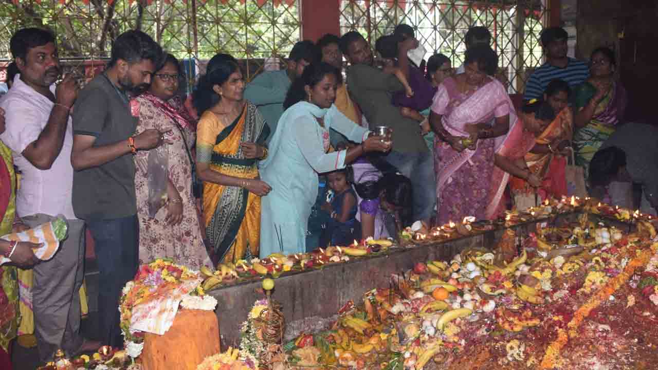  Nagula Chavithi: భక్తిశ్రద్ధలతో నాగుల చవితి.. భక్తుల ప్రత్యేక పూజలు