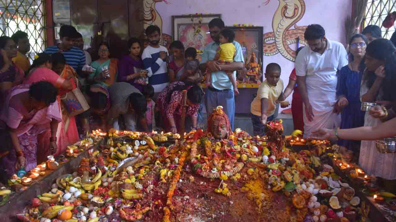  Nagula Chavithi: భక్తిశ్రద్ధలతో నాగుల చవితి.. భక్తుల ప్రత్యేక పూజలు