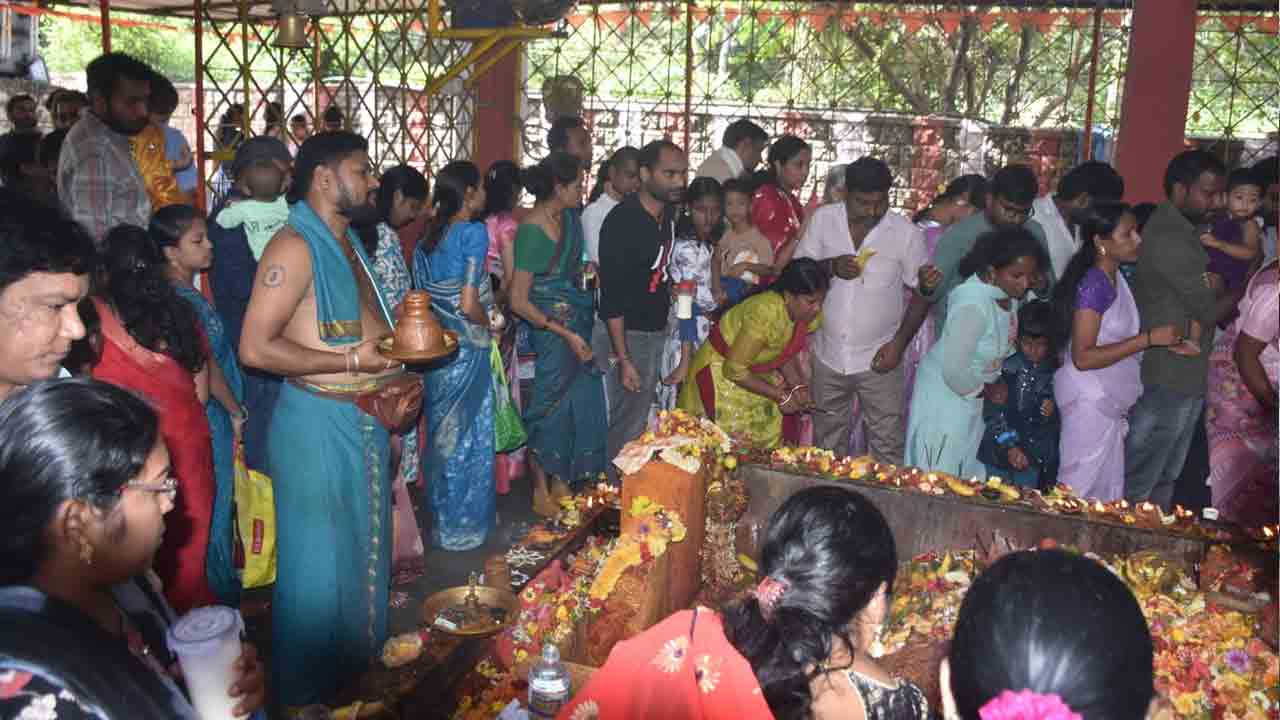  Nagula Chavithi: భక్తిశ్రద్ధలతో నాగుల చవితి.. భక్తుల ప్రత్యేక పూజలు
