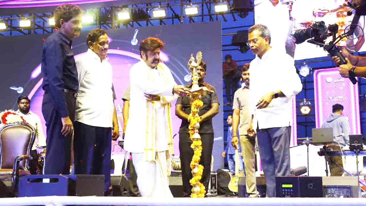 Nandamuri Balakrishna: విజయవాడలో ఎగ్జిబిషన్ ప్రారంభించిన నందమూరి బాలకృష్ణ