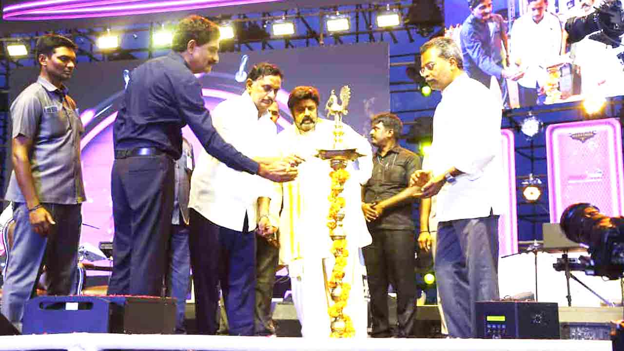 Nandamuri Balakrishna: విజయవాడలో ఎగ్జిబిషన్ ప్రారంభించిన నందమూరి బాలకృష్ణ