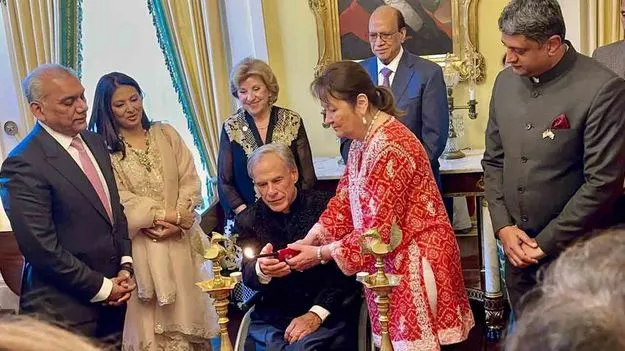 Diwali Celebrations: గవర్నర్ నివాసంలో ఘనంగా దీపావళి వేడుకలు.. హాజరైన ప్రవాసాంధ్రులు