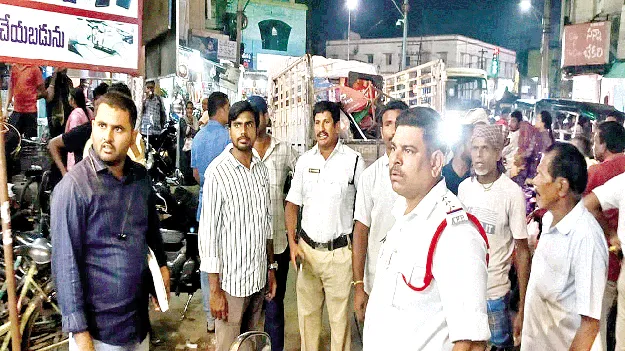 ఫుట్‌పాత్‌ ఆక్రమణల తొలగింపు