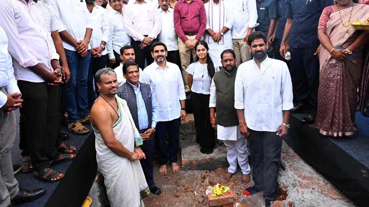 Nara Lokesh In Visakhapatnam: విశాఖలో తొలి ఏఐ ఎడ్జ్ డేటా సెంటర్‌కు లోకేశ్ శంకుస్థాపన