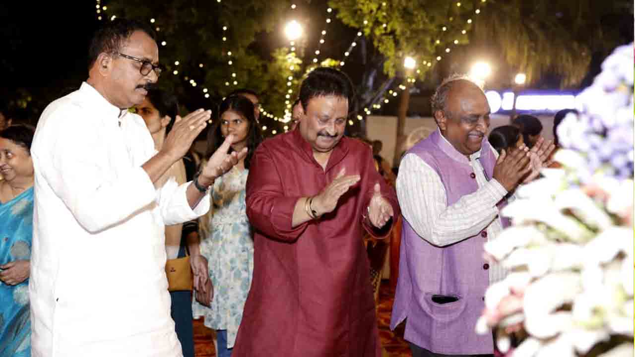 Bathukamma:ఢిల్లీ తెలంగాణ భవన్‌లో వైభవంగా బతుకమ్మ సంబరాలు