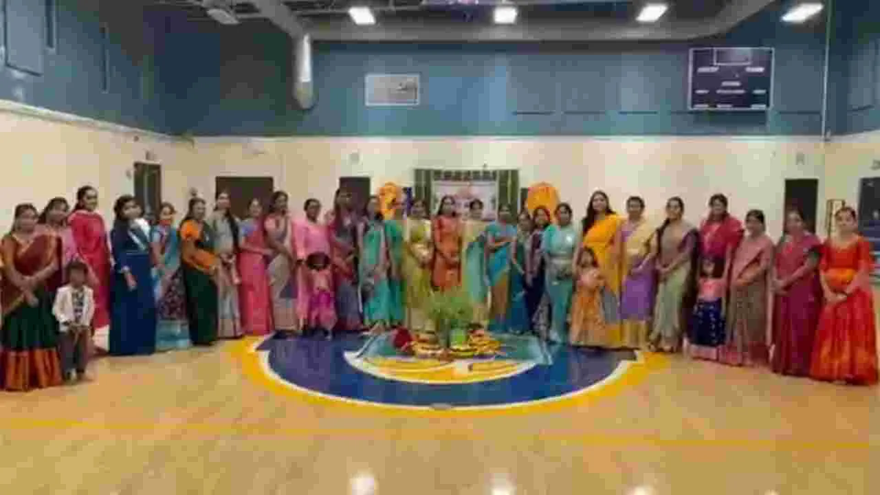 Bathukamma Celebrations In North Carolina: నార్త్ కరోలినాలో అంబరాన్నింటిన బతుకమ్మ సంబరాలు