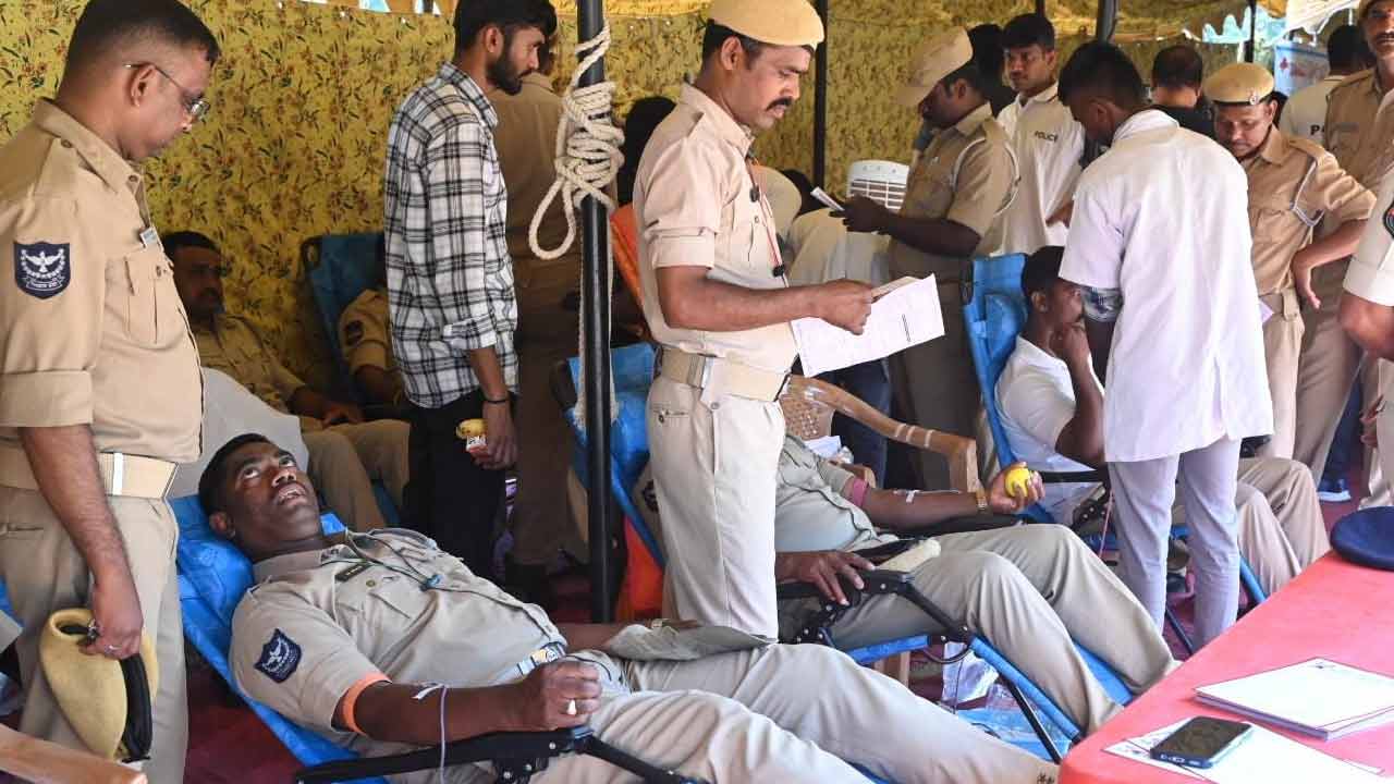 Mega Blood Donation Camp: అమర వీరుల సంస్మరణ వారోత్సవాలు.. హైదరాబాద్‌లో మెగా రక్తదాన శిబిరం..