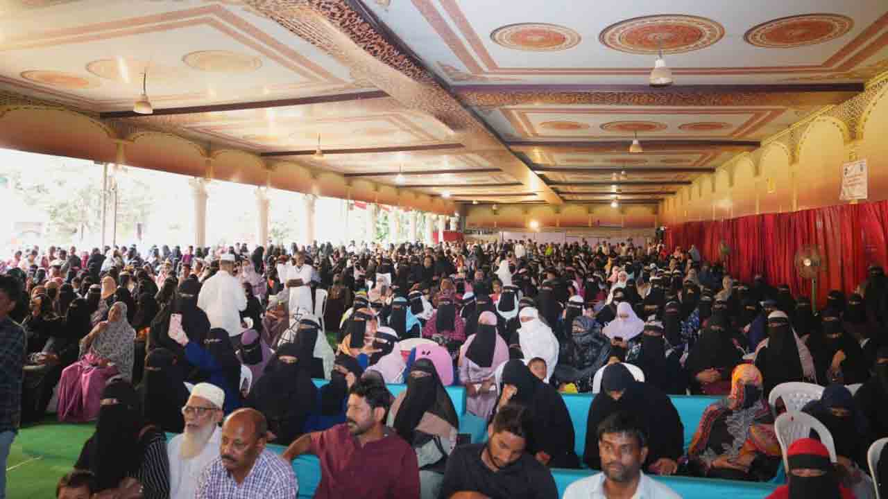 Minister Ponnam Prabhakar: జూబ్లీహిల్స్ నియోజకవర్గంలో కుట్టు మిషన్ల పంపిణీ చేసిన మంత్రి పొన్నం ప్రభాకర్